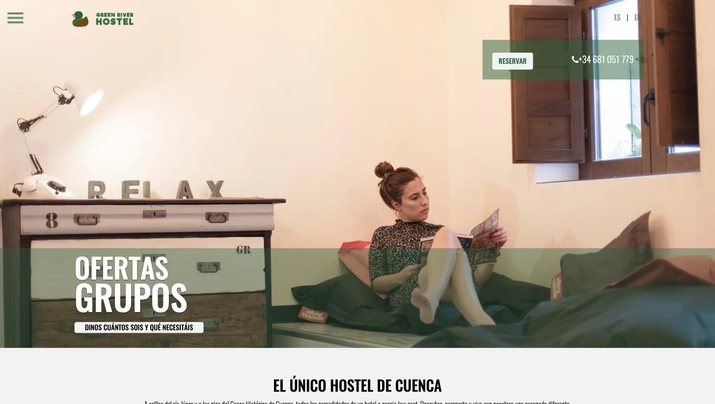 Portada de greenriverhostel.com con reserva y oferta para grupos