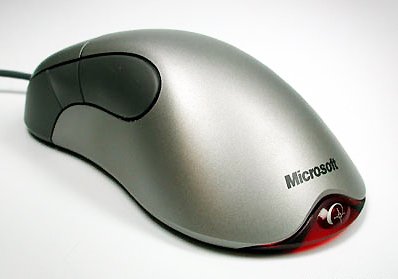 Un Microsoft IntelliMouse óptico de 2001