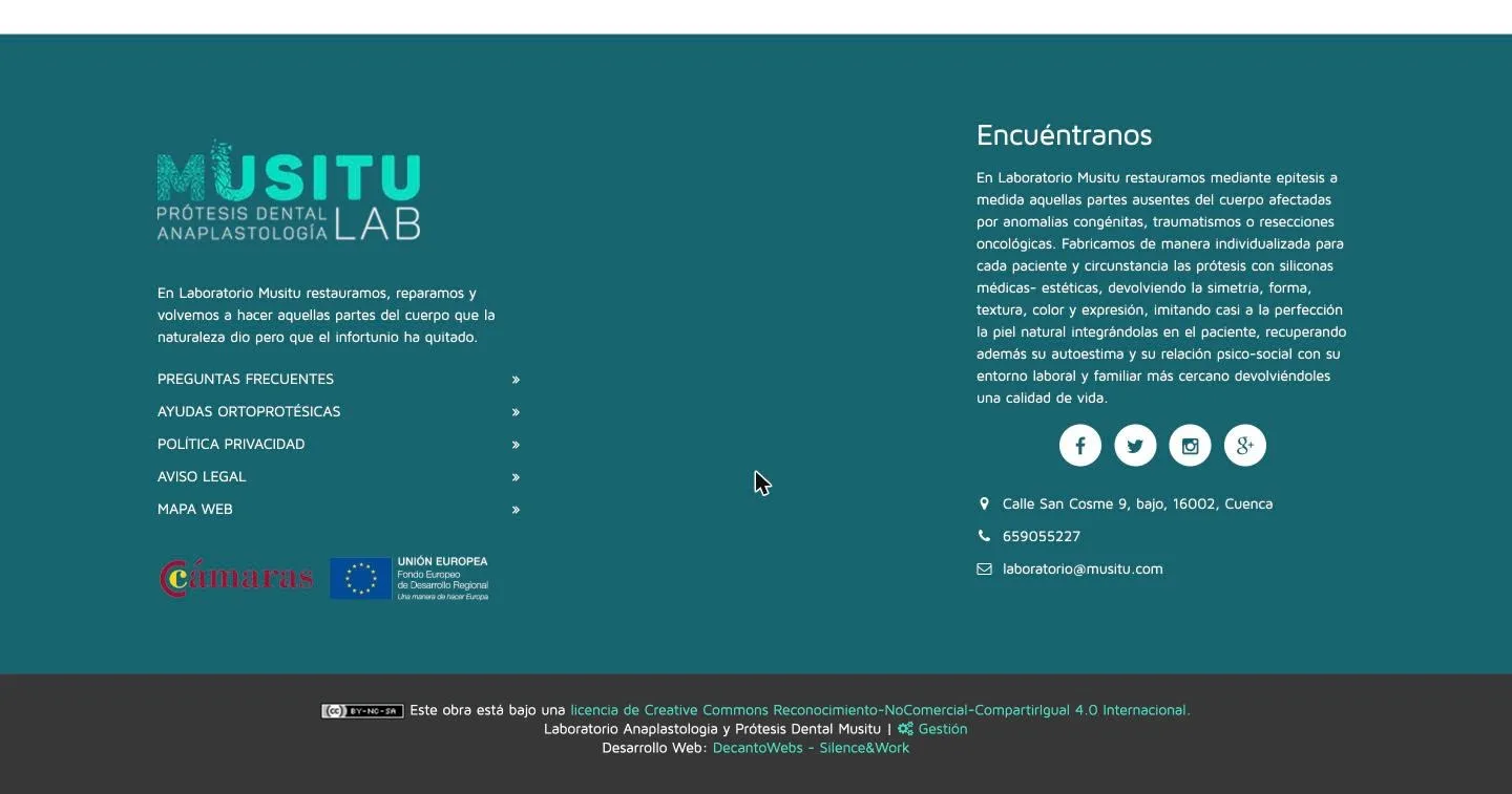 Pie con enlaces de utilidad, datos de contacto y emblemas de Cámaras y FEDER